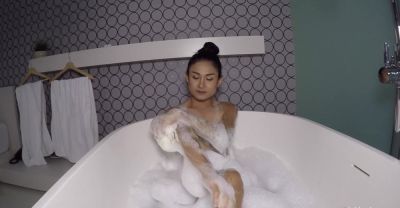Brunette Nonny's steamy solo session in HD - alphaporno.com