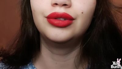 XO Bunny Big Red Lips Smoking Close Up POV - porntry.com - Romania