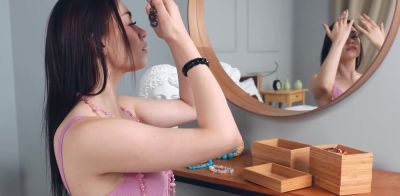 The insane handyman does the killer girl's sloppy work. - ah-me.com