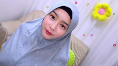 Hijabi Milf Strips White Shirt For Hard Cock Pounding In Bedroom - videohdzog.com