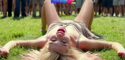 Babe revels in public pleasure as crowd surrounds and big fat chubby takes control - inxxx.com
