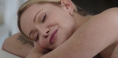 Lesbian masseuse enjoy fucking her customer - ah-me.com