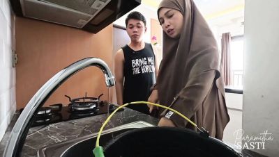 Hijab Neighbor Fucks Me When She Asks for Help Fixing Tap Water - xxxfiles.com - Indonesia