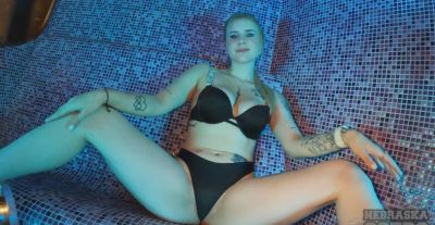 Blonde teen Melonie enjoys solo sex in sauna with toys - alphaporno.com