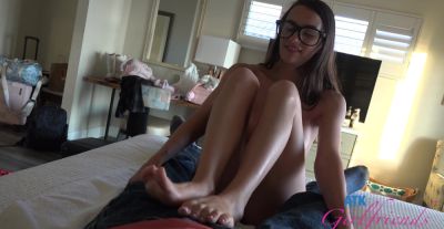 Summer Renee, the p***e brunette from arkansas, gets wild in a hotel room. - alphaporno.com