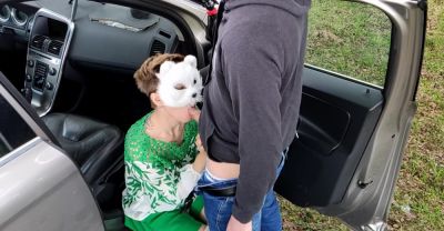 Amateur Emily and David get kinky in a parked car - alphaporno.com