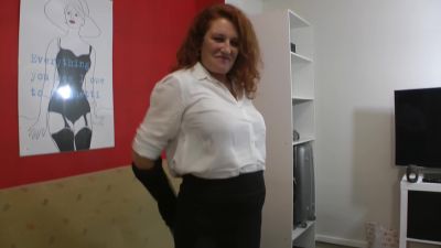 Grandma Gets Fucked On The Couch By A Big Black Cock - videohdzog.com