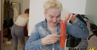 Monster cock pleaser Mom's wild ride on the couch - alphaporno.com