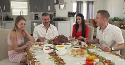 Kyler Quinn - Charles Dera - Alex Mack - Jamie Michelle - Charles Dera & Alex Mack plow Kyler Quinn and Jamie Michelle in a steamy Christmas threesome - alphaporno.com