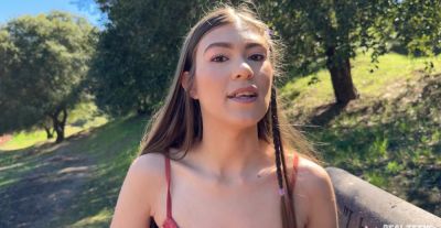 Teeny Donnie & svelte Ali in a steamy motel hookup - alphaporno.com