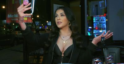 Brunette Valentina devours massive BBC in wild flip-flop - alphaporno.com