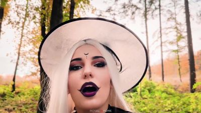 Suzie Sparklez - Horny Witch Pissing And Tasting Urine In The Dark Forest - videohdzog.com
