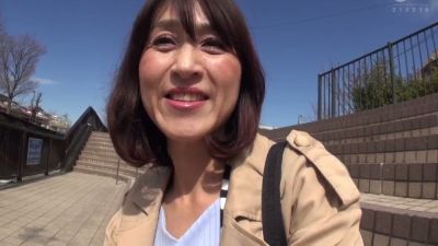 Curvy Japanese woman enjoys deep intimacy with her lover in passionate bedroom scenes - yesvids.com - Japan