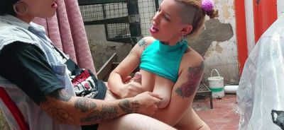 Atrapo a mi vecino manoseandose la verga por mi - inxxx.com