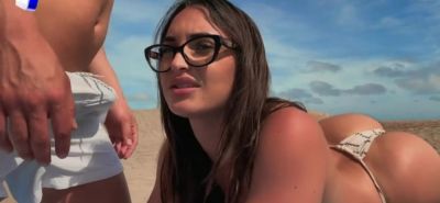 TEEN italiana me chupa la polla en la PLAYA de BARCELONA - inxxx.com