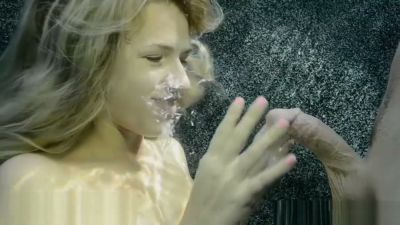 Blonde performs intense oral sex in dark room and shares intimate underwater moment - yesvids.com