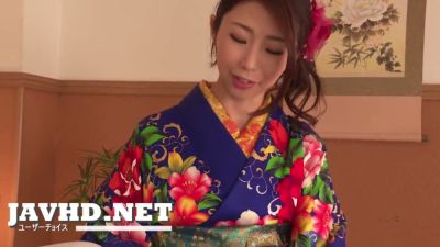 Uncensored Japanese mature woman sheds kimono for hardcore couch session - yesvids.com - Japan