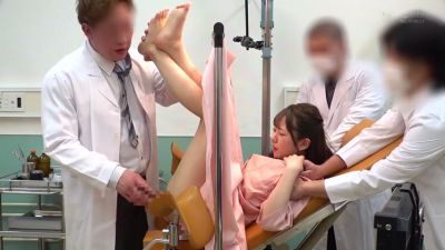 Young Japanese patient overwhelmed by multiple doctors during a gynecological exam - yesvids.com - Japan