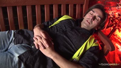 Construction worker pins dark-skinned beauty to the bench under red lights - yesvids.com