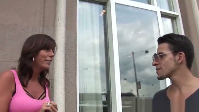 Two women share a man and then each other in a passionate Amsterdam threesome - yesvids.com