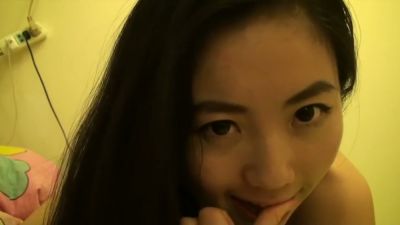 Taiwanese girl Lin Xiaoxia explores her body in private on a dimly lit bed - yesvids.com - Taiwan