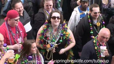 MILF flashes her large breasts during Mardi Gras street celebration - yesvids.com