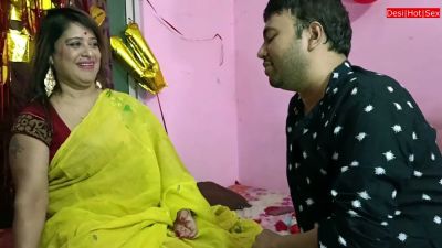 Neighbor's quiet visit turns into a CFNM encounter in a colorful bedroom - yesvids.com - Egypt - India - North Korea