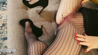 Curvy brunette in fishnets takes anal from her partner before a cumshot - yesvids.com