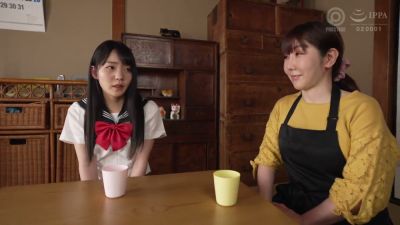 Japanese amateur in sailor uniform explores intimacy on tatami - yesvids.com - Japan