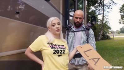 Blonde hitchhiker gets more than a lift from rugged RV driver - yesvids.com
