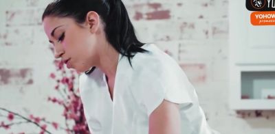 Sexy mummy enjoys cunt gobbling and a massage on her yam-sized ass - ah-me.com