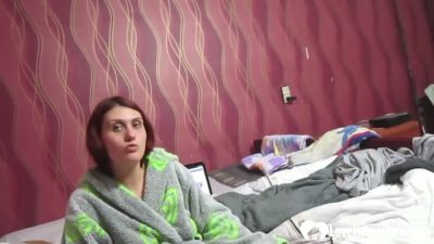 Redhead girlfriend gives slow handjob in intimate amateur POV - yesvids.com