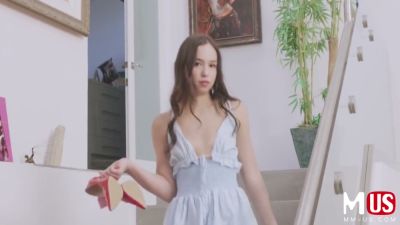 Young brunette in blue lingerie takes control with bold revenge blowjob - yesvids.com