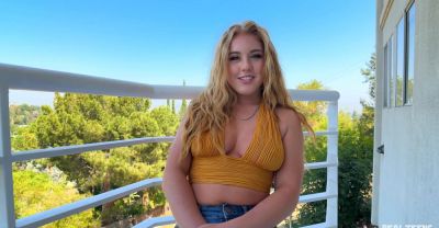 Sexy Alex & sultry Penelope get down and dirty outdoors - alphaporno.com