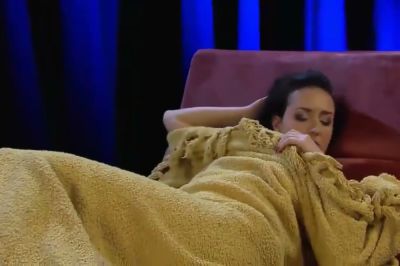 Bulgarian model Dayana Dineva performs a sensual striptease on a velvet chaise - yesvids.com - Bulgaria
