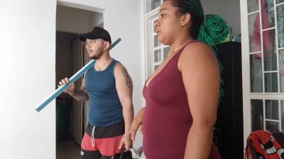 Pregnant Venezuelan woman calls a tattooed repairman for damp walls and ends up riding him hard - yesvids.com - Venezuela