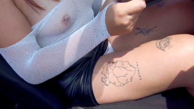 New - Curvy tattooed woman in leather skirt gives stranger oral in car doorway - yesvids.com
