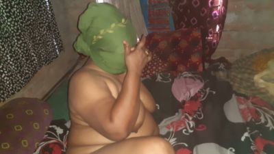 Curvy dark-skinned stepmom in floral lingerie teases her stepson from bed - yesvids.com