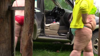 Hidden camera captures PAWG milfs adjusting panties outdoors in secluded rustic setting - yesvids.com
