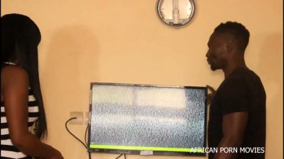 TV repairman gets intimate with his client during a home service call - yesvids.com