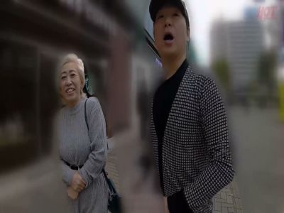 Blonde middle-aged woman receives oral from young Asian man in hotel - yesvids.com - Japan
