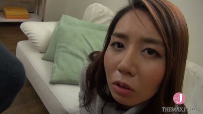Plump Japanese wife delivers intense oral while being watched - yesvids.com - Japan