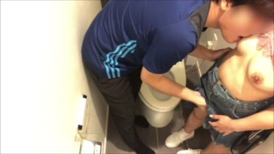 Asian couple shares intimate moments in clinical and bathroom settings - yesvids.com - Japan