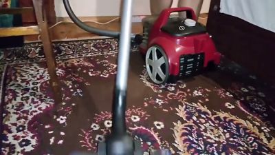 British blonde MILF Ellie turns vacuuming into a private hairy show - yesvids.com - Britain