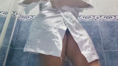 Plump brunette caught on hidden camera during an intimate bathroom moment in a hotel - yesvids.com