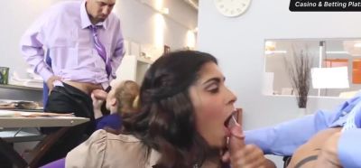 Middle Aged Man Gets Oral From Two Young Women - ah-me.com