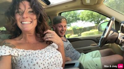 Tattooed brunette ignites passion in a car after church - yesvids.com