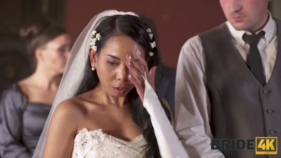 Black bride cheats on her groom with another man in front of wedding guests - yesvids.com