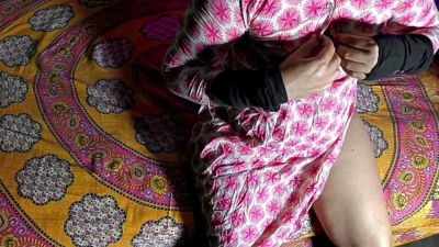 Indian housewife surrenders to passion in homemade bedroom session - yesvids.com - India