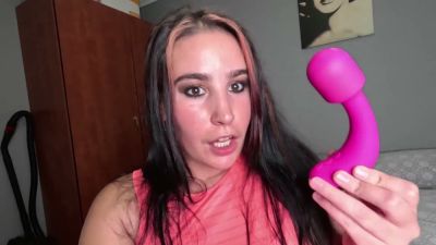 New - Curvy woman with black-pink hair explores her body with a pink vibrator in bed - yesvids.com
